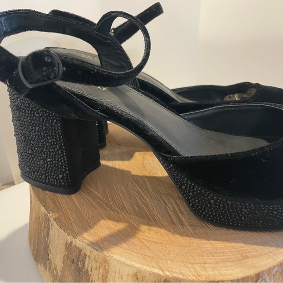 Kenneth Cole Reaction Black Velvet Platform Heels - Picture 2 of 10